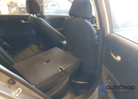 2022 Kia Rio 5-Door S z USA, uszkodzony, nr VIN 3KPA25AD4NE459429